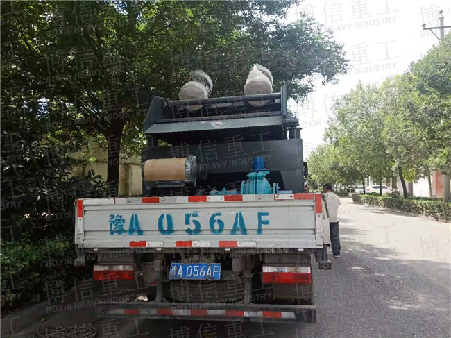 发货通知：TS1530脱水筛设备装车发往济源